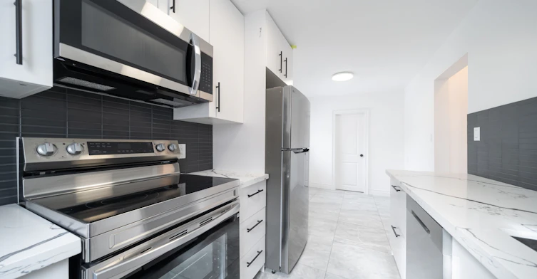 MAIN-174 Thirtieth Street, Toronto, ON, M8W 3C5 - 9