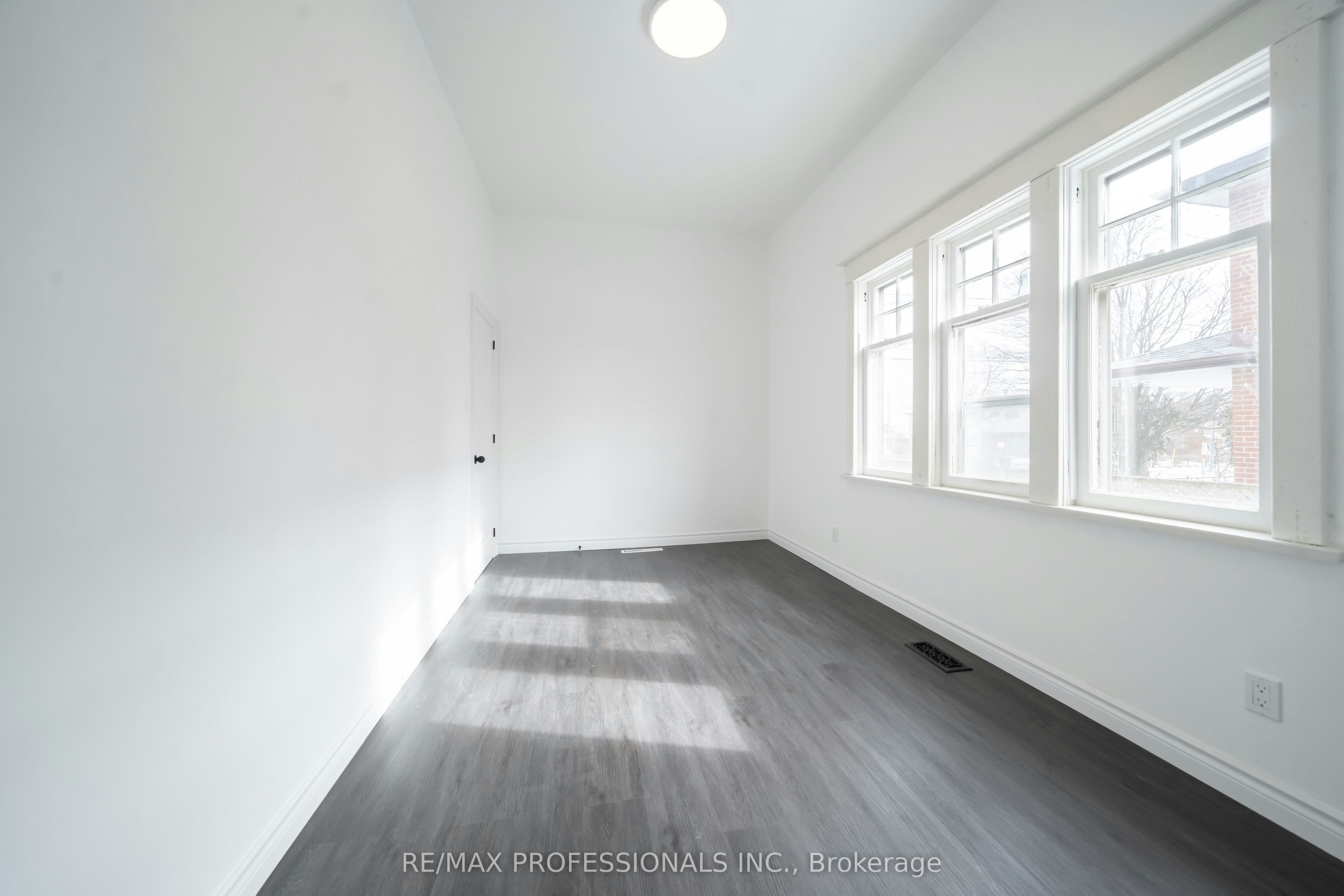 MAIN-174 Thirtieth Street, Toronto, ON, M8W 3C5 - 17
