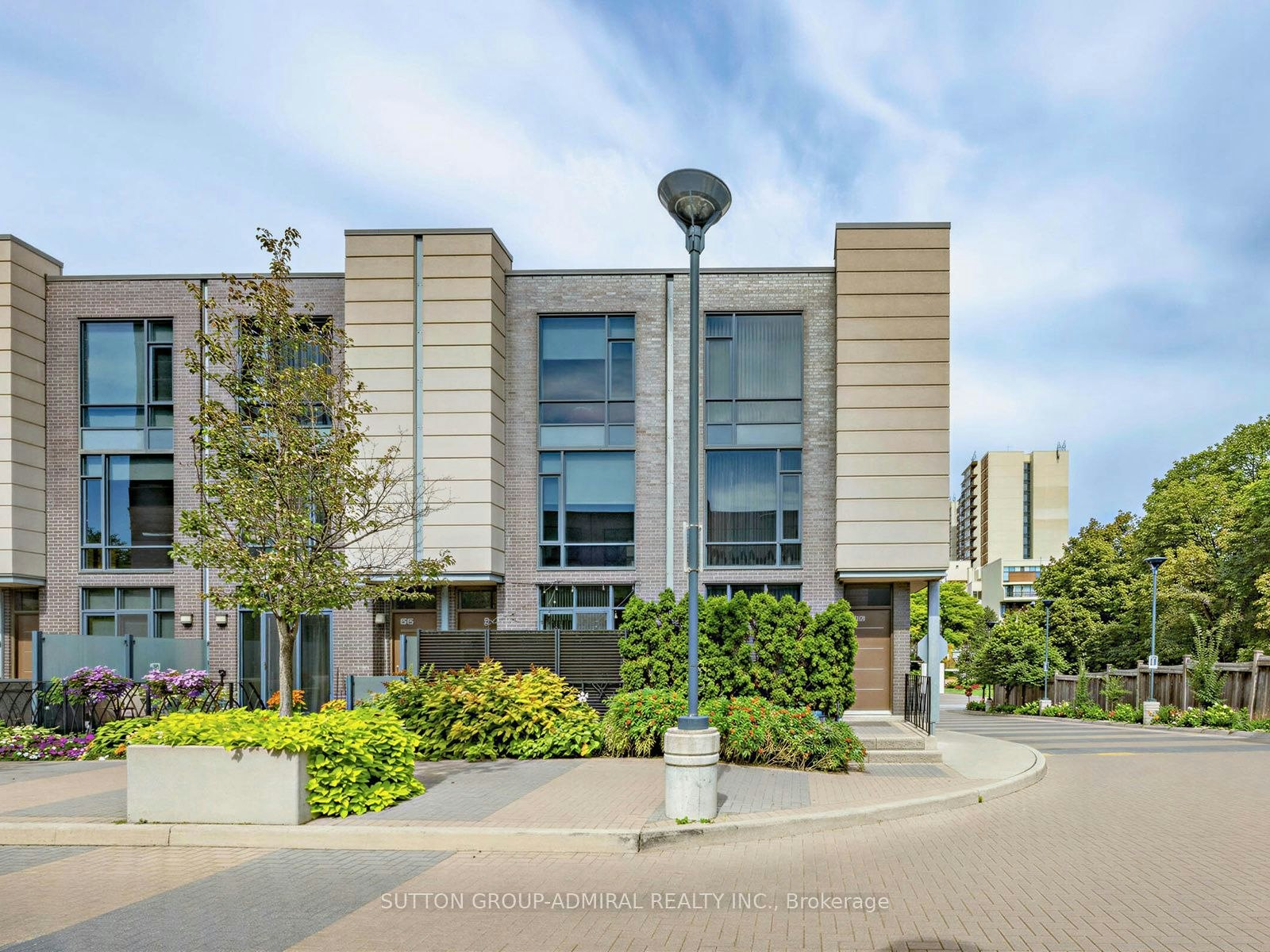 53-27 Valhalla Inn Road, Toronto, ON, M9B 0B3