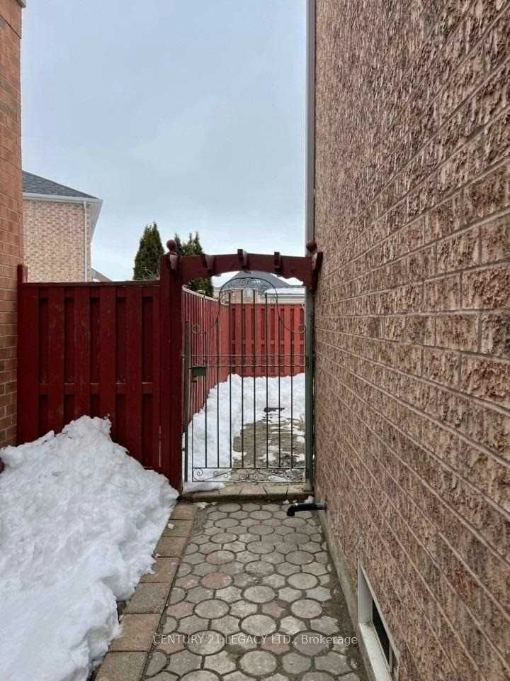 82 Ferncroft Place E, Brampton, ON, L7A 2Z6