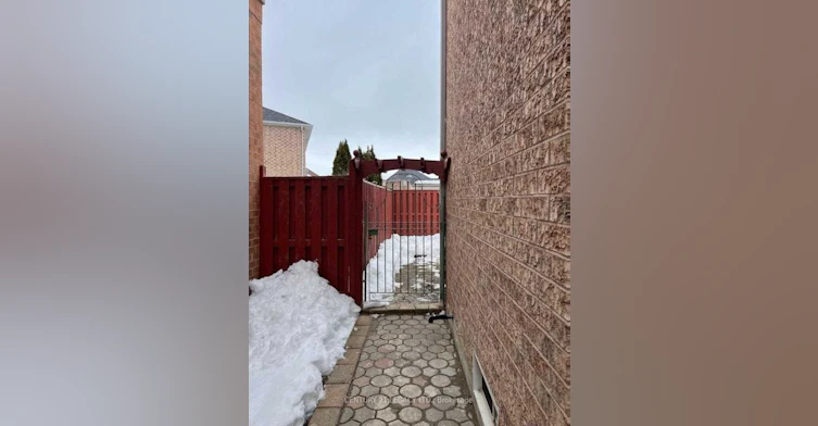 82 Ferncroft Place E, Brampton, ON, L7A 2Z6