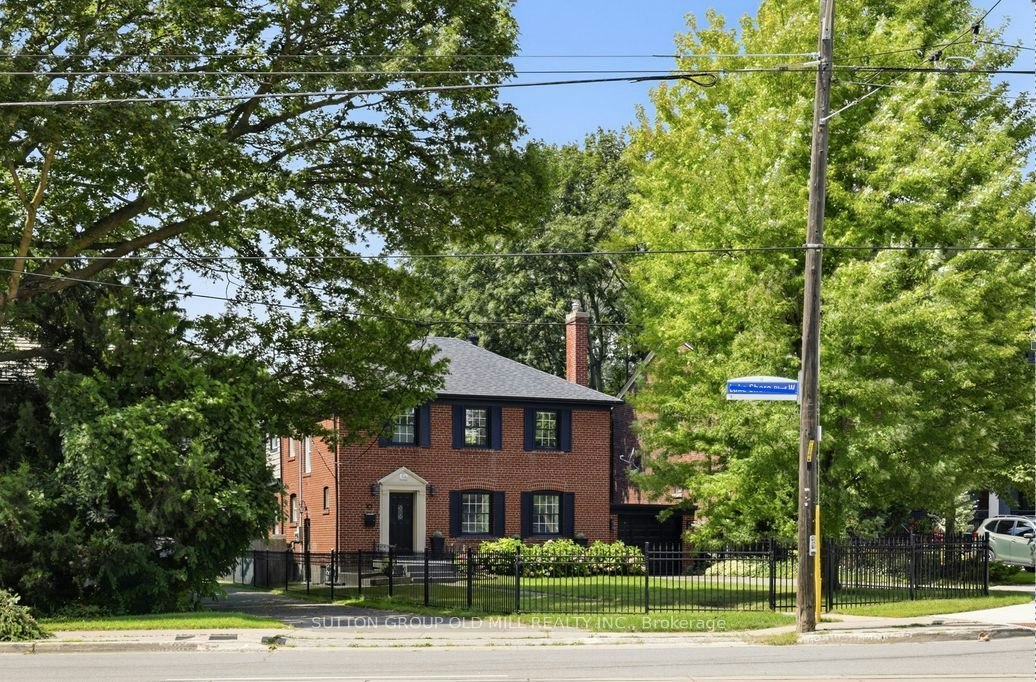 10 Queens Avenue, Toronto, ON, M8V 2N1