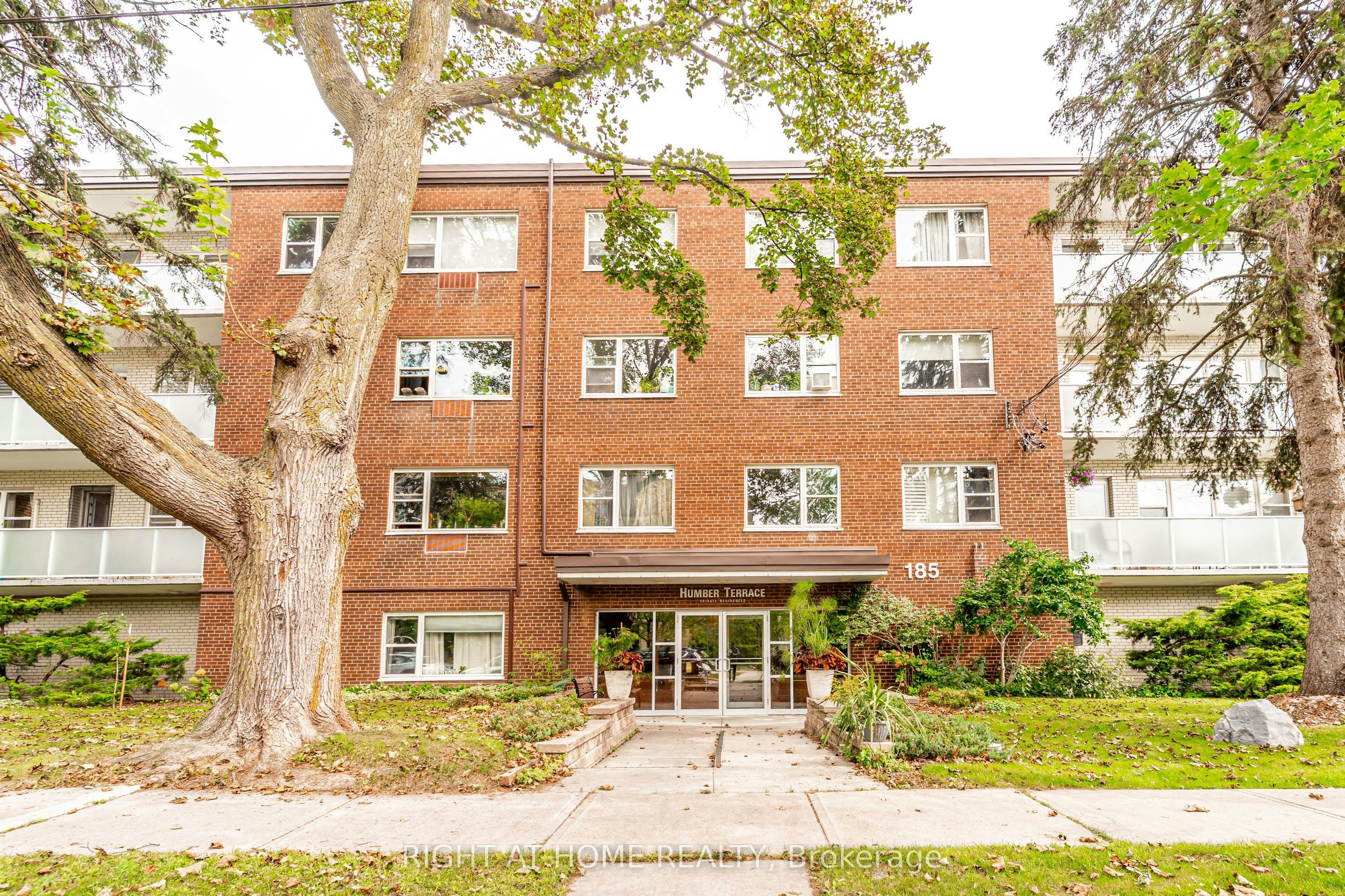 406-185 Stephen Drive, Toronto, ON, M8Y 3N5