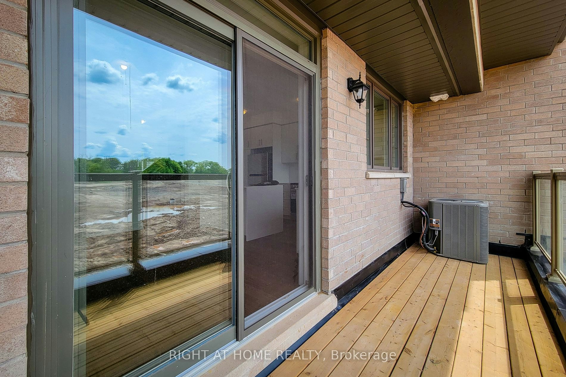 1131 Wheat Boom Drive, Oakville, ON, L6H 8B9 - 14