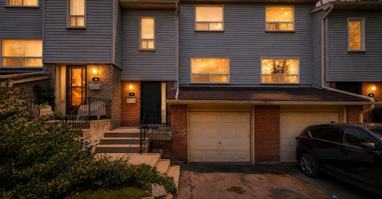 17-1055 Shawnmarr Road, Mississauga, ON, L5H 3V2