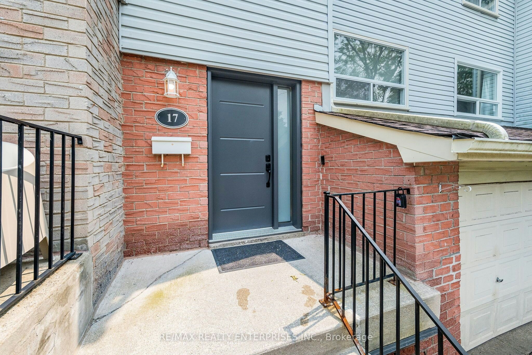 17-1055 Shawnmarr Road, Mississauga, ON, L5H 3V2 - 3
