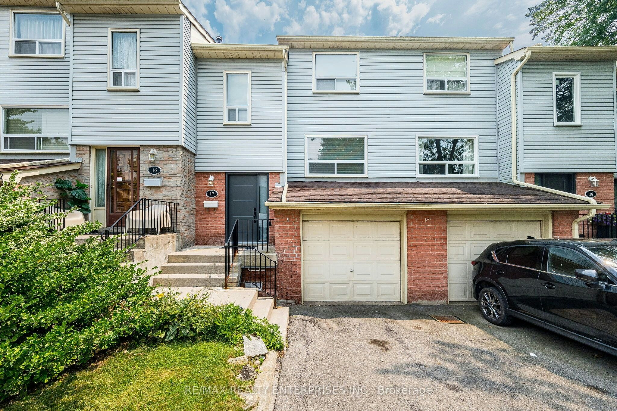 17-1055 Shawnmarr Road, Mississauga, ON, L5H 3V2 - 2