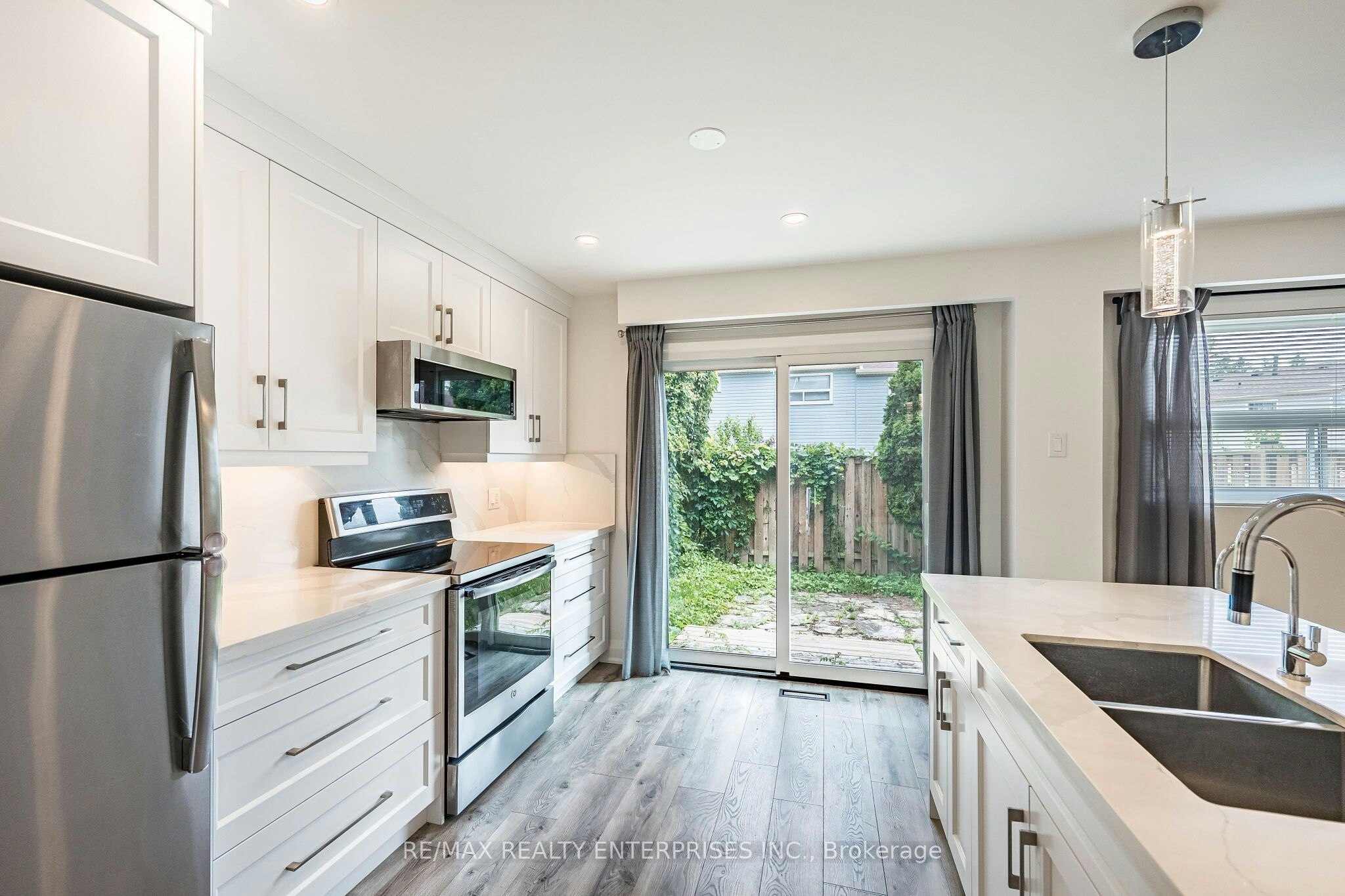 17-1055 Shawnmarr Road, Mississauga, ON, L5H 3V2 - 25
