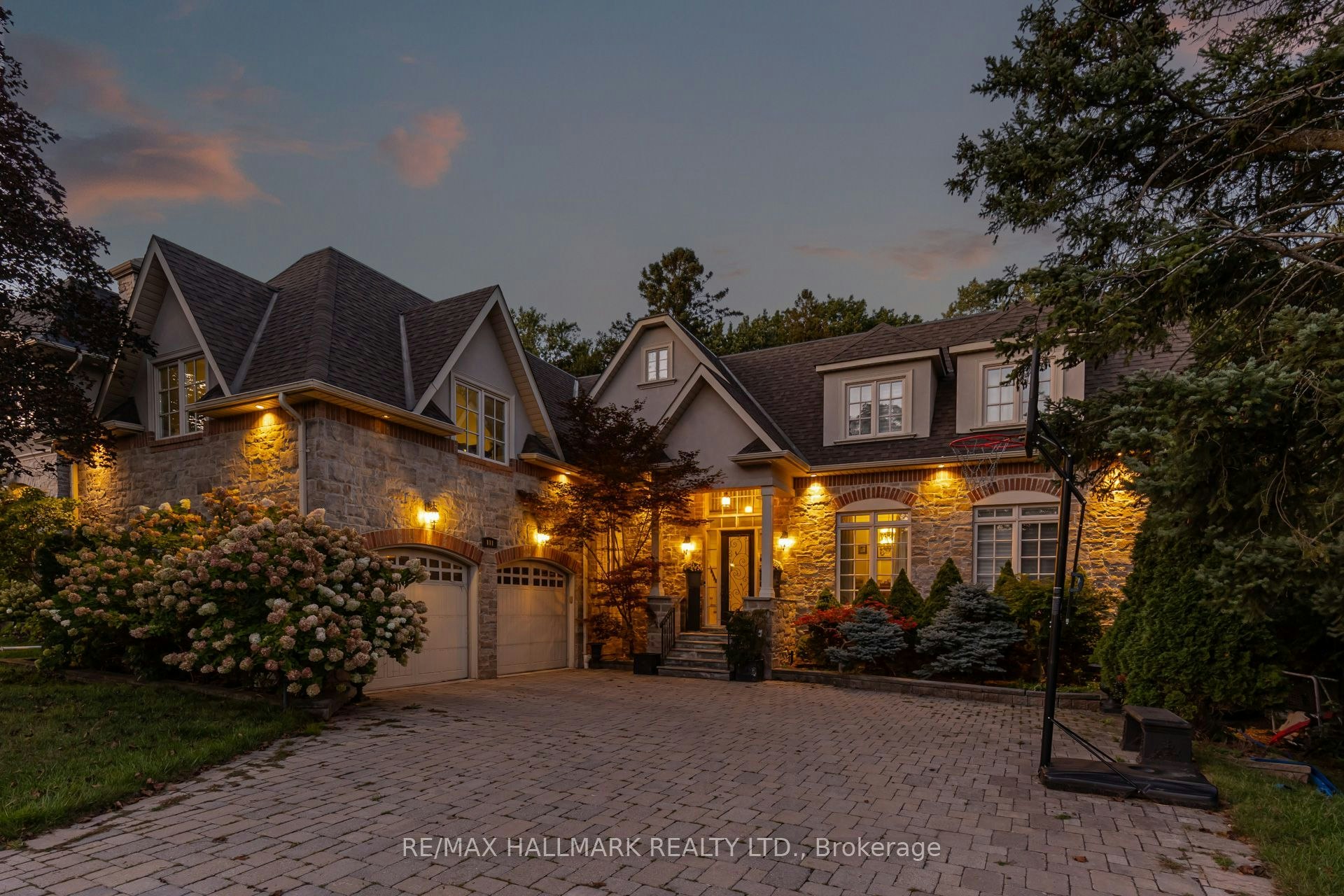 111 Woodhaven Park Drive, Oakville, ON, L6L 4K4