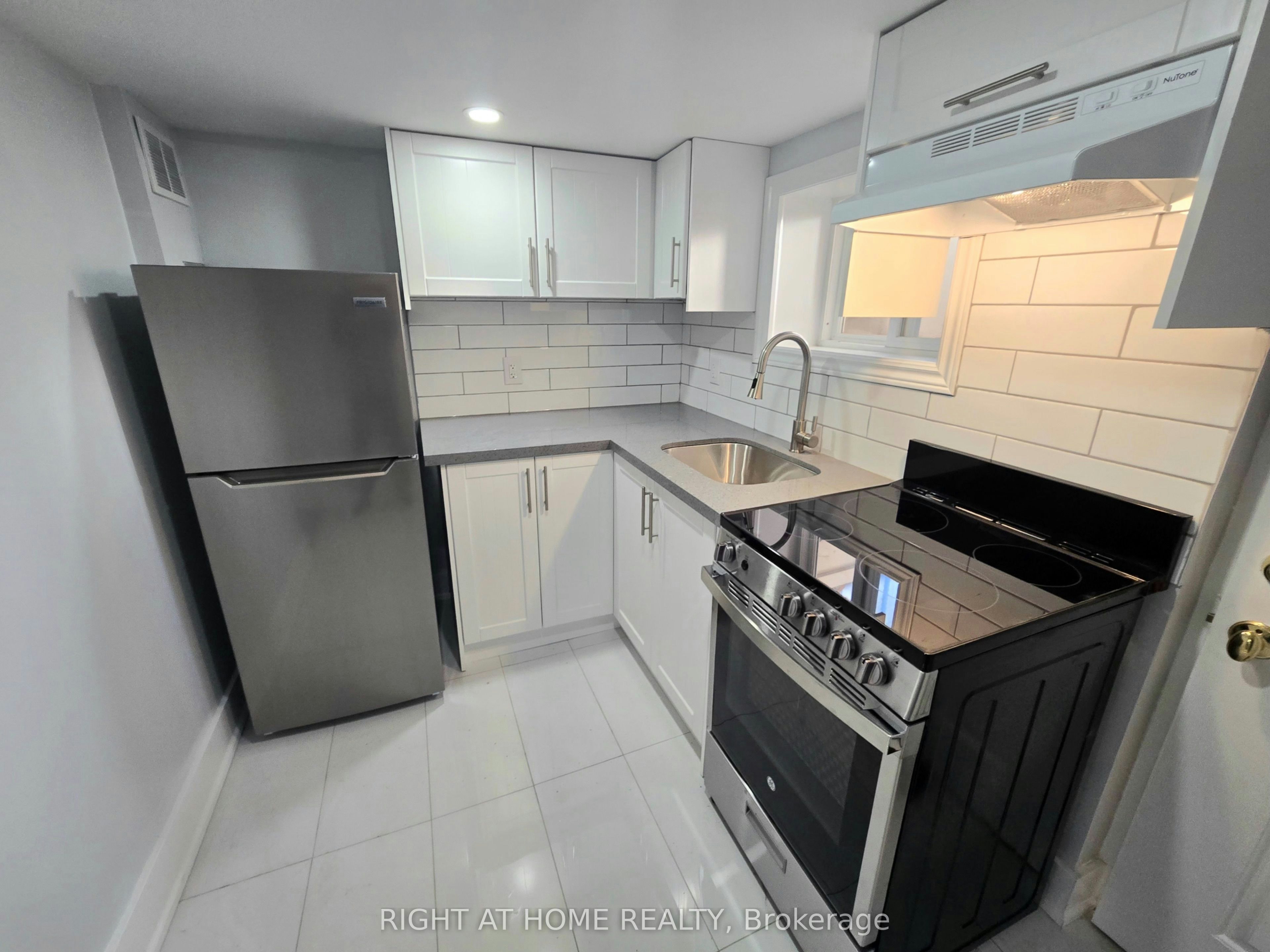BSMT-984 Ossington Avenue, Toronto, ON, M6G 3V6 - 8