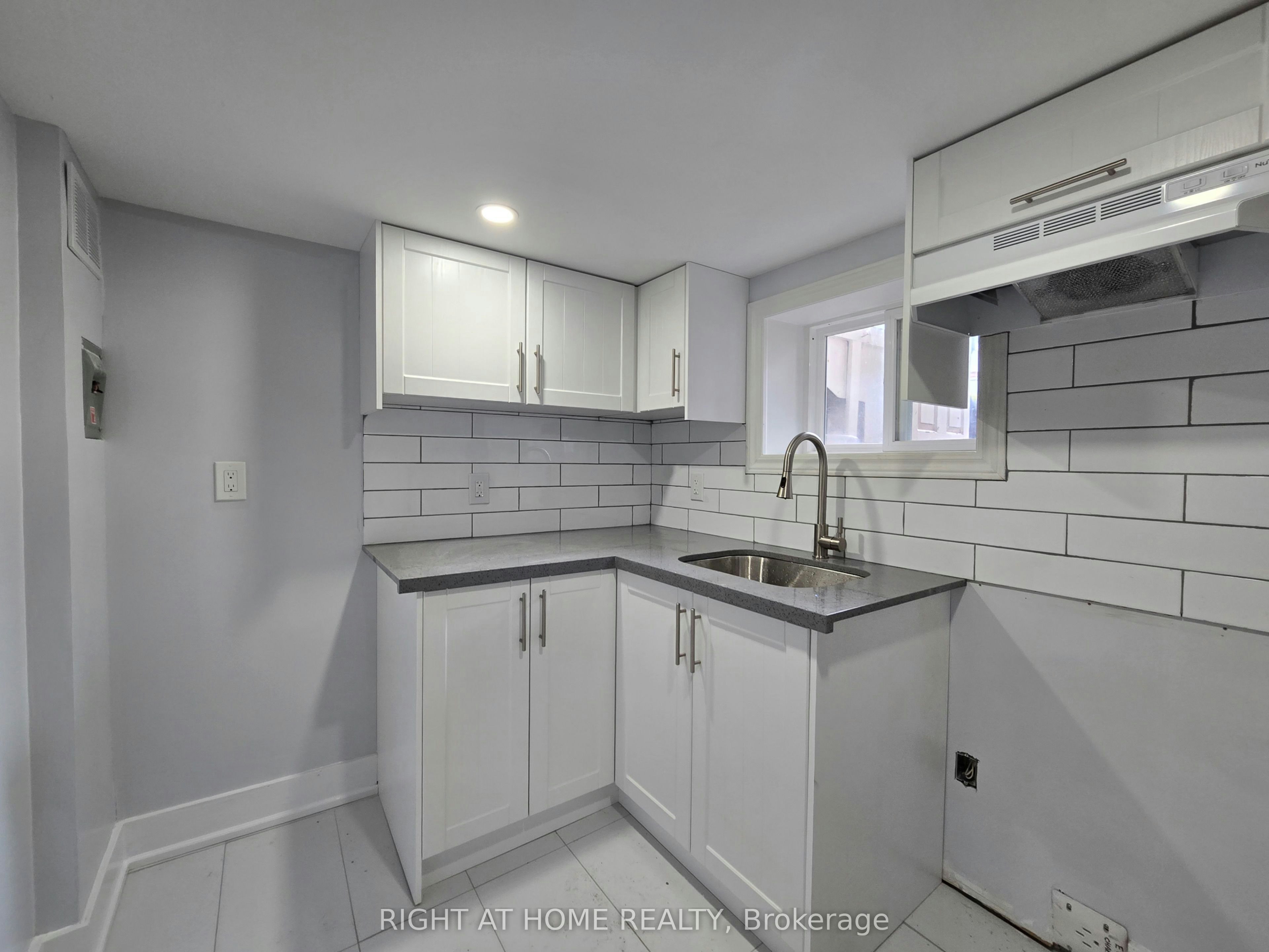 BSMT-984 Ossington Avenue, Toronto, ON, M6G 3V6 - 4