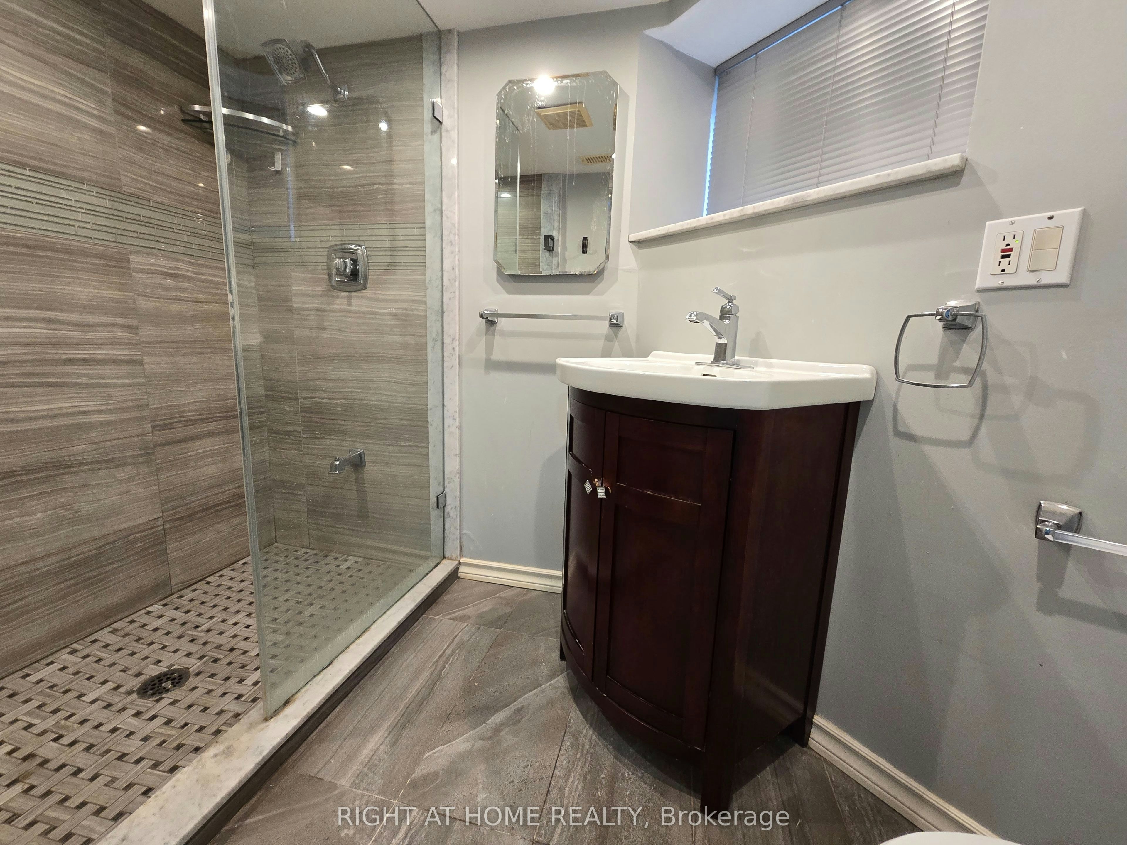 BSMT-984 Ossington Avenue, Toronto, ON, M6G 3V6 - 9