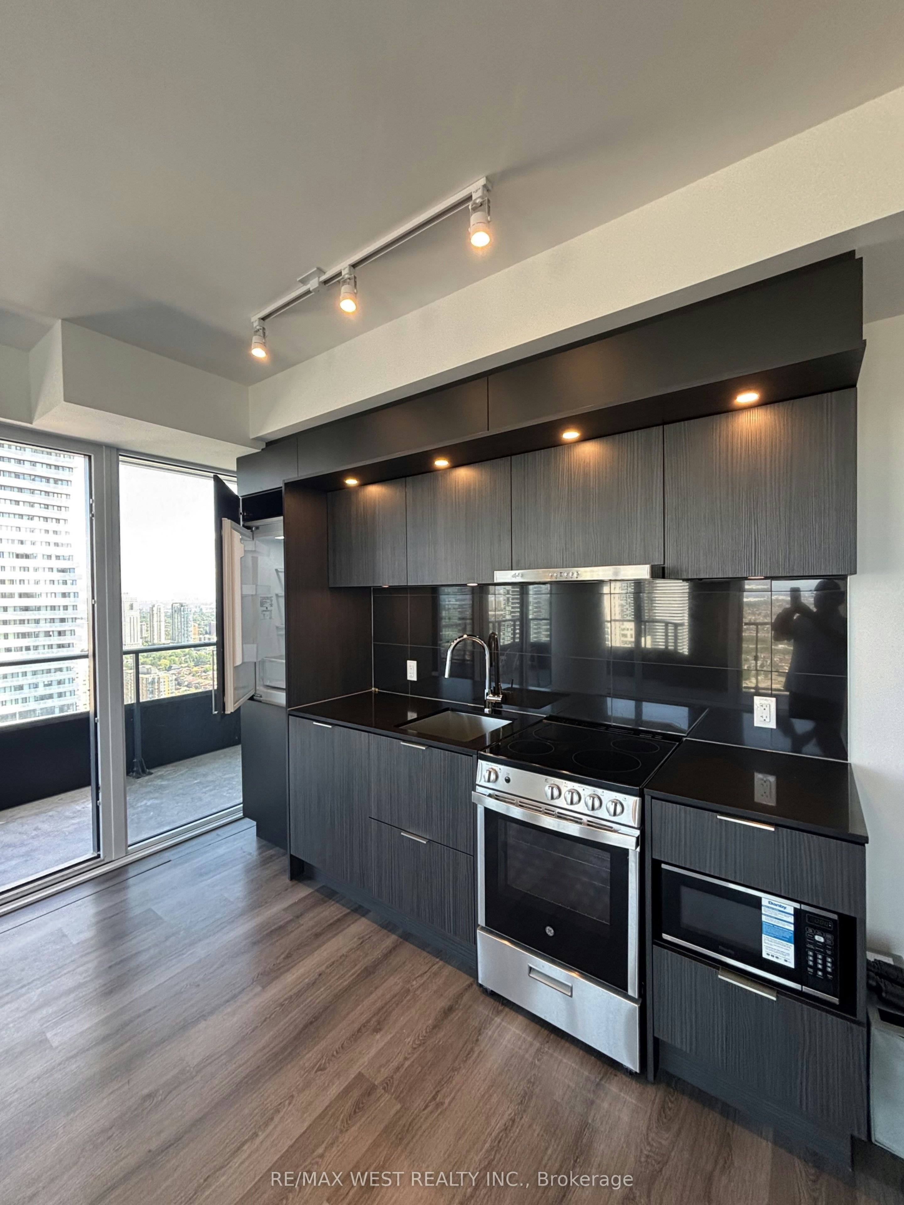 3305-448 Burnhamthorpe Road, Mississauga, ON, L5B 0R4 - 3