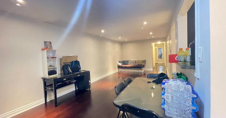 Upper-25 Coronado Court, Toronto, ON, M9M 1S6 - 8