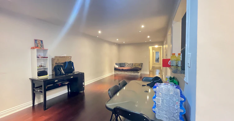 Upper-25 Coronado Court, Toronto, ON, M9M 1S6 - 7
