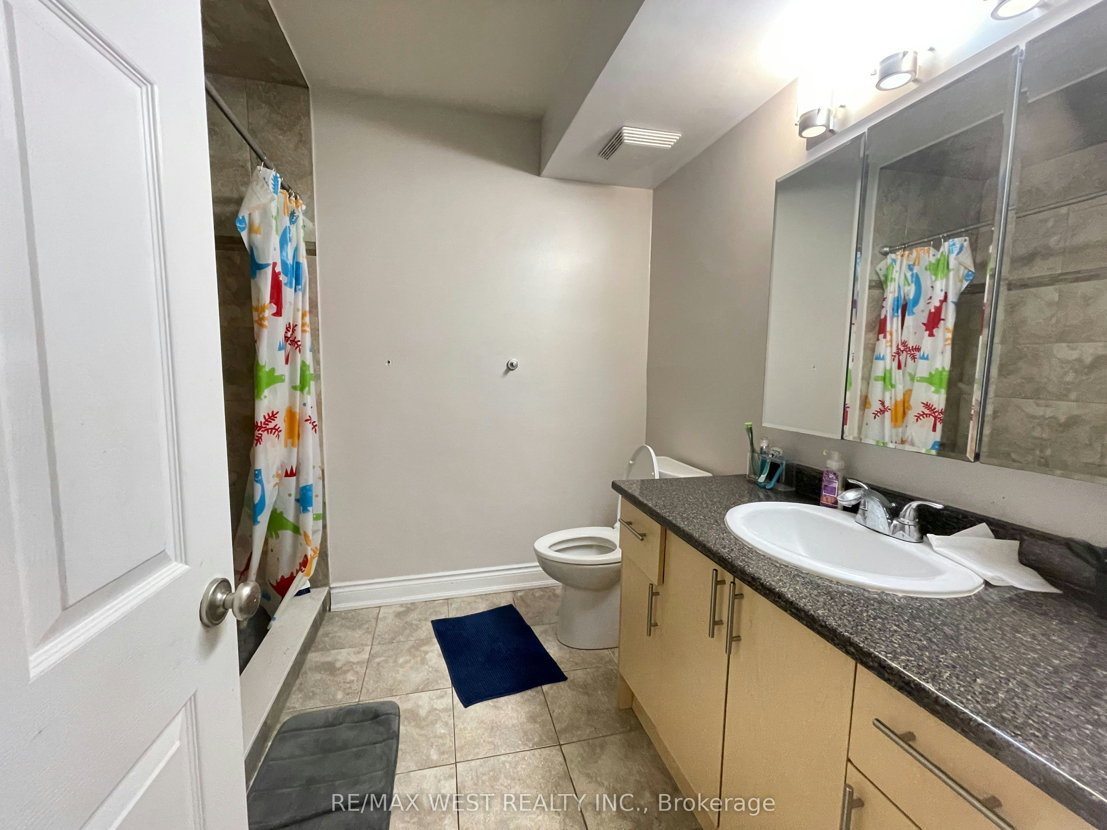 Upper-25 Coronado Court, Toronto, ON, M9M 1S6 - 4
