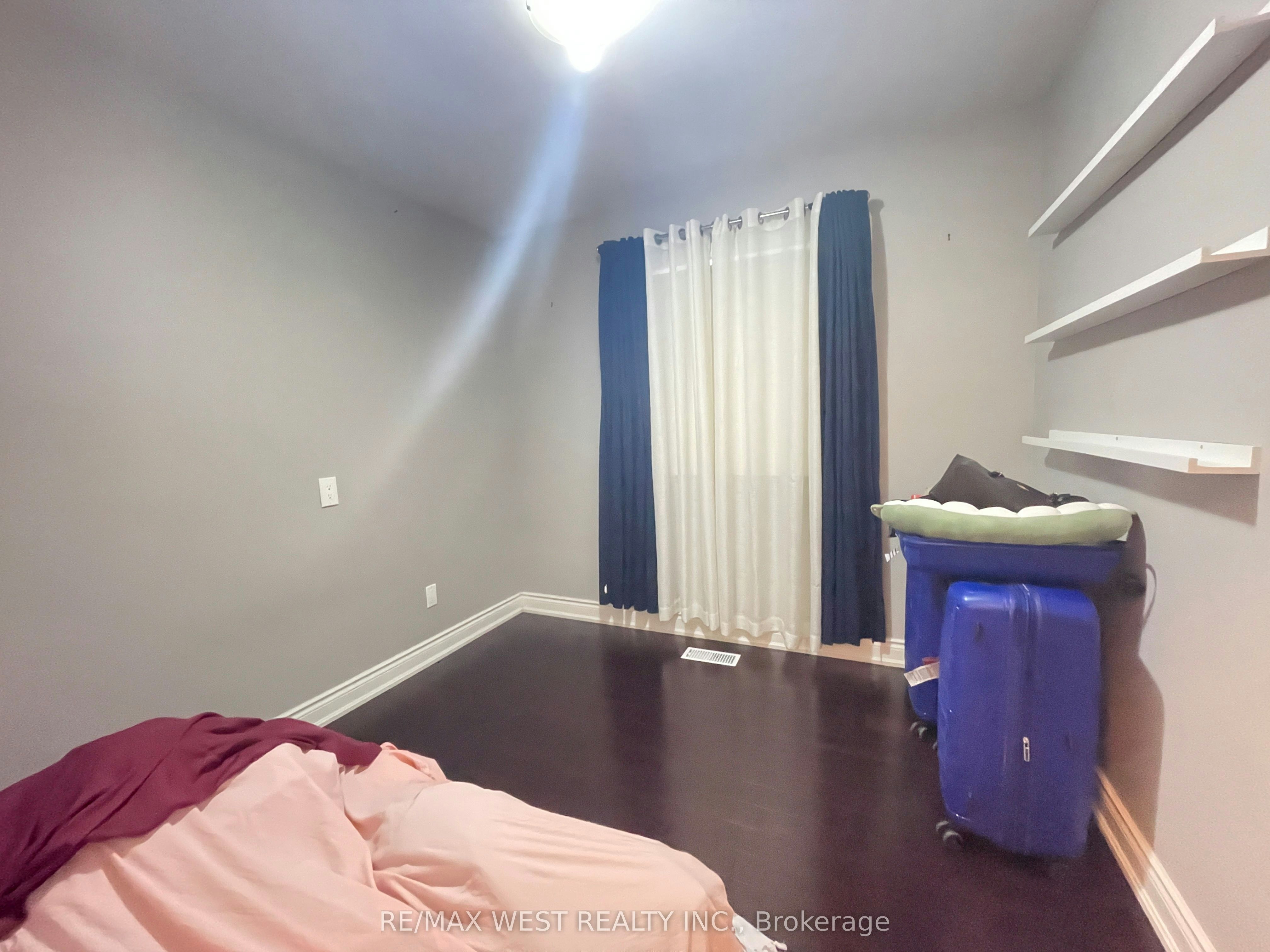 Upper-25 Coronado Court, Toronto, ON, M9M 1S6 - 11