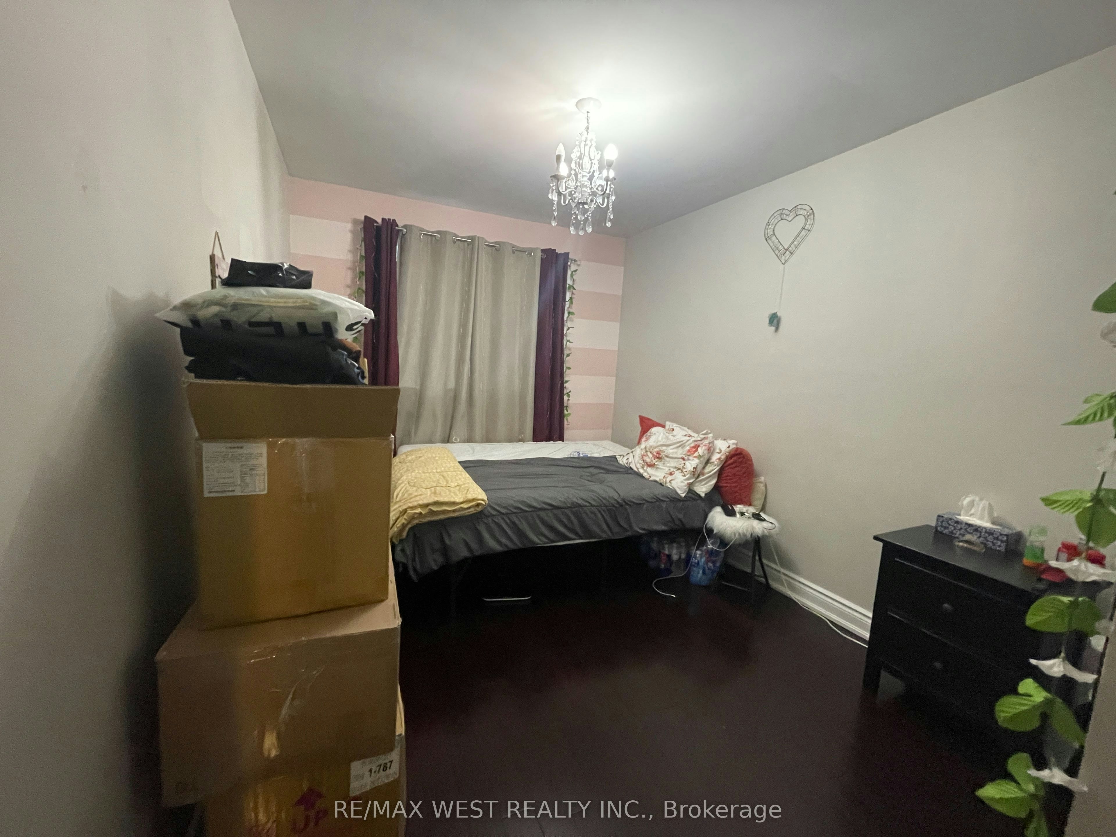 Upper-25 Coronado Court, Toronto, ON, M9M 1S6 - 12