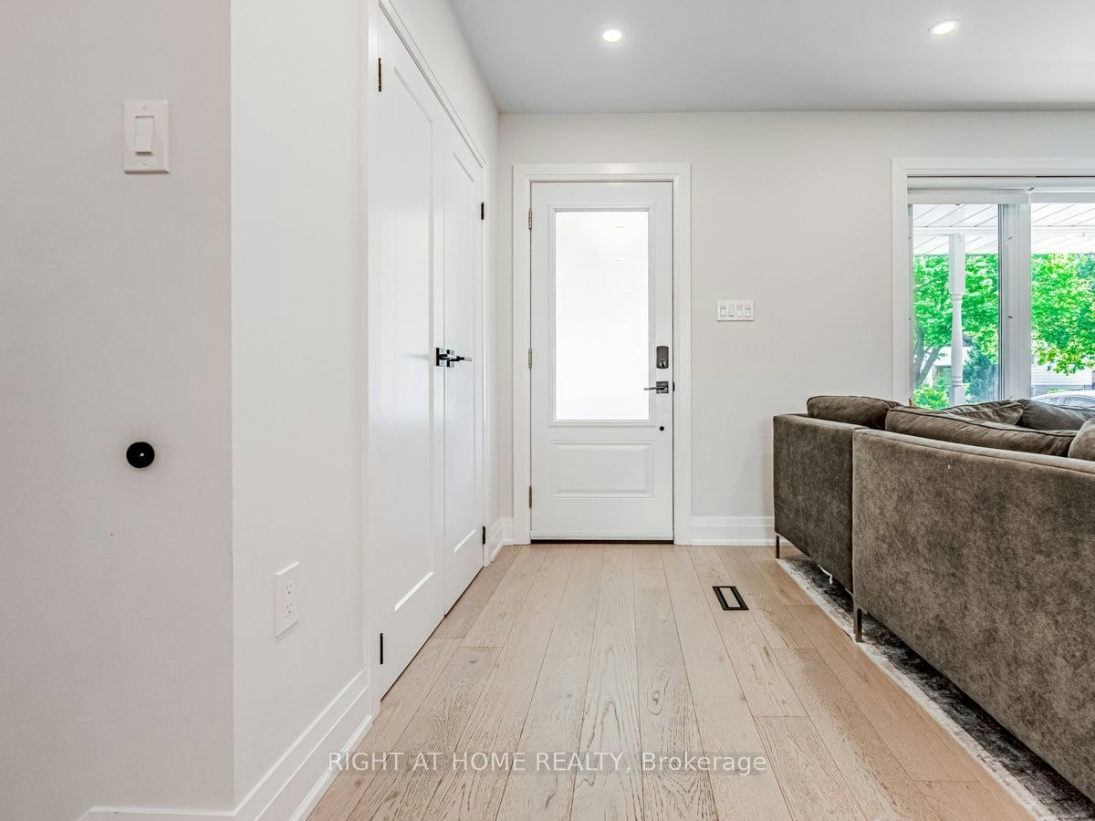 883 Francis Road, Burlington, ON, L7T 3Y3 - 2