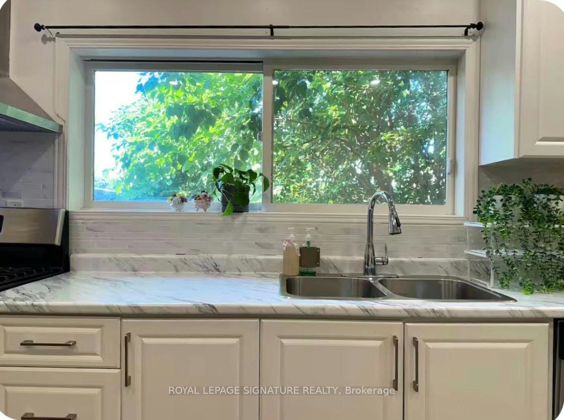 1119 Rebecca Street, Oakville, ON, L6L 1Y6