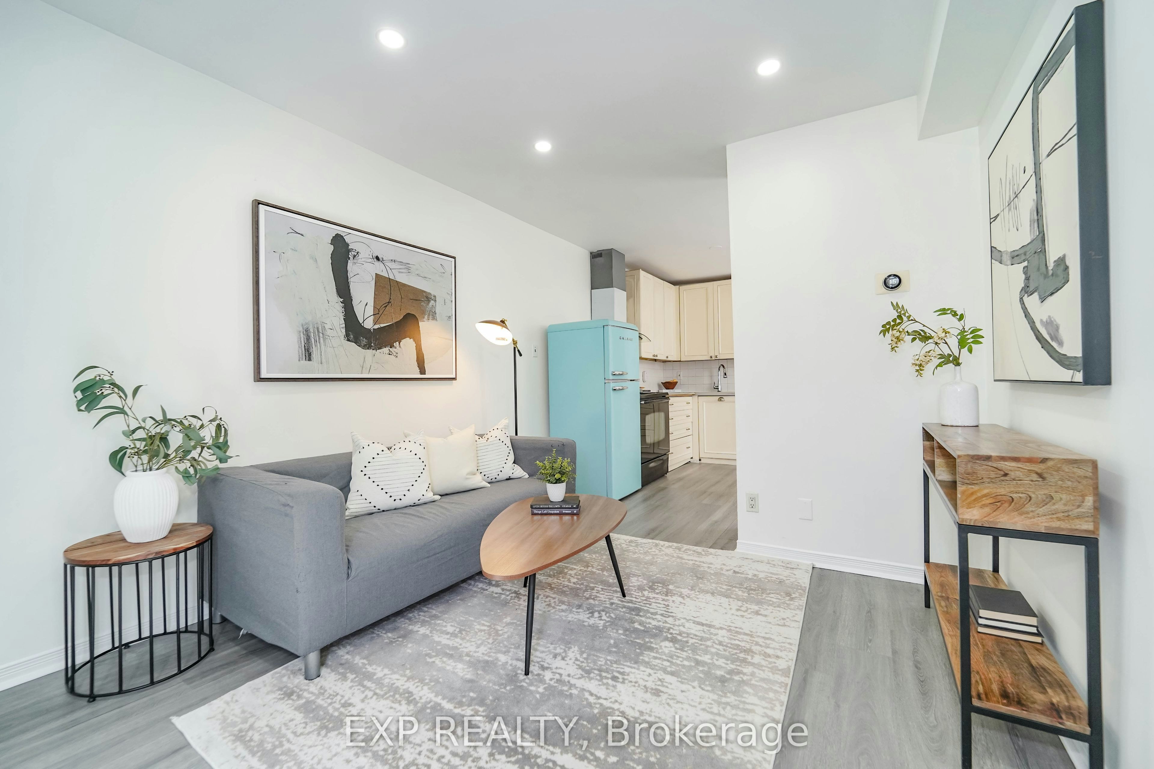 Upper-47 Greendale Avenue, Toronto, ON, M6N 4P4 - 4