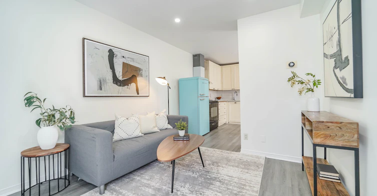 Upper-47 Greendale Avenue, Toronto, ON, M6N 4P4 - 4
