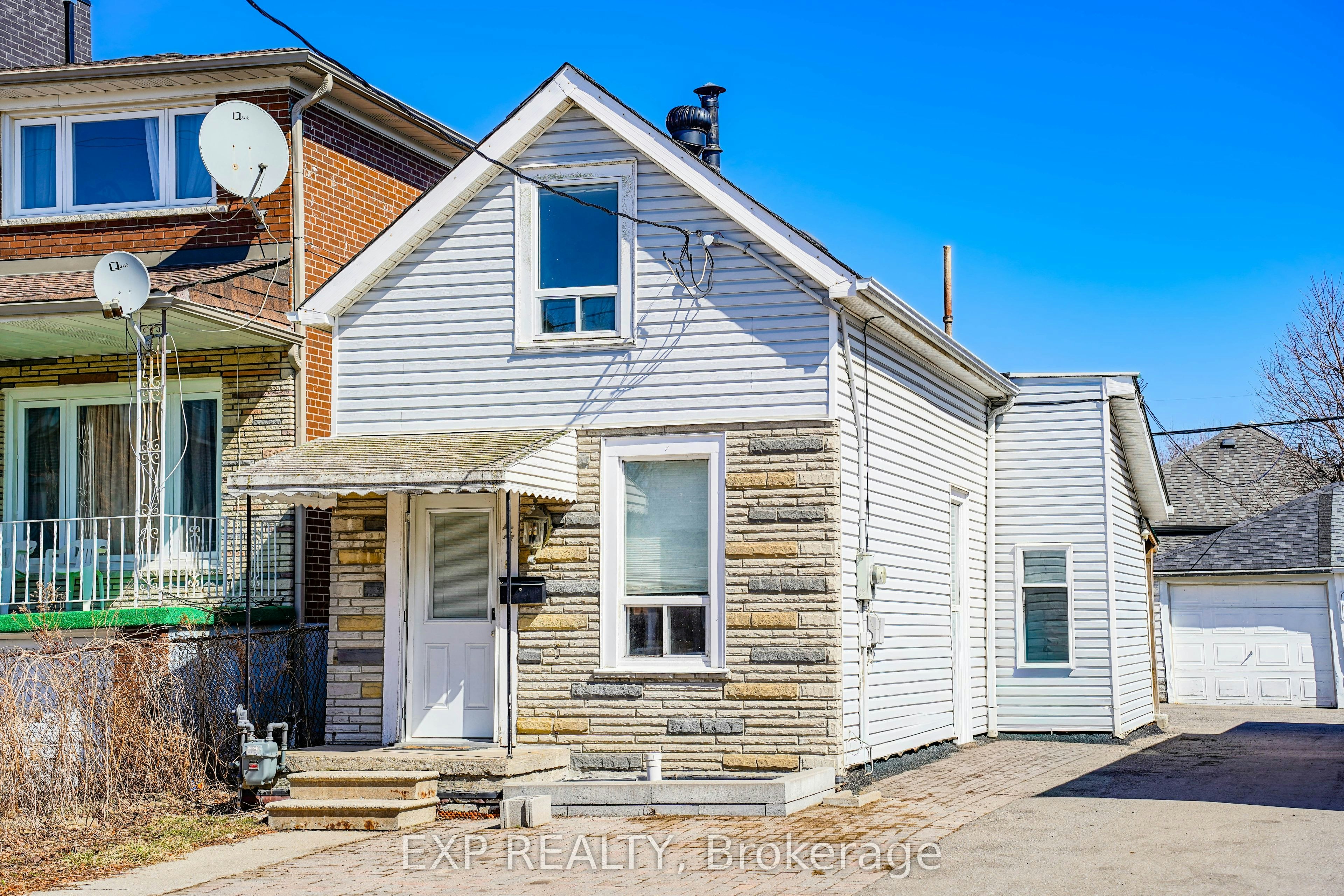 Upper-47 Greendale Avenue, Toronto, ON, M6N 4P4 - 2