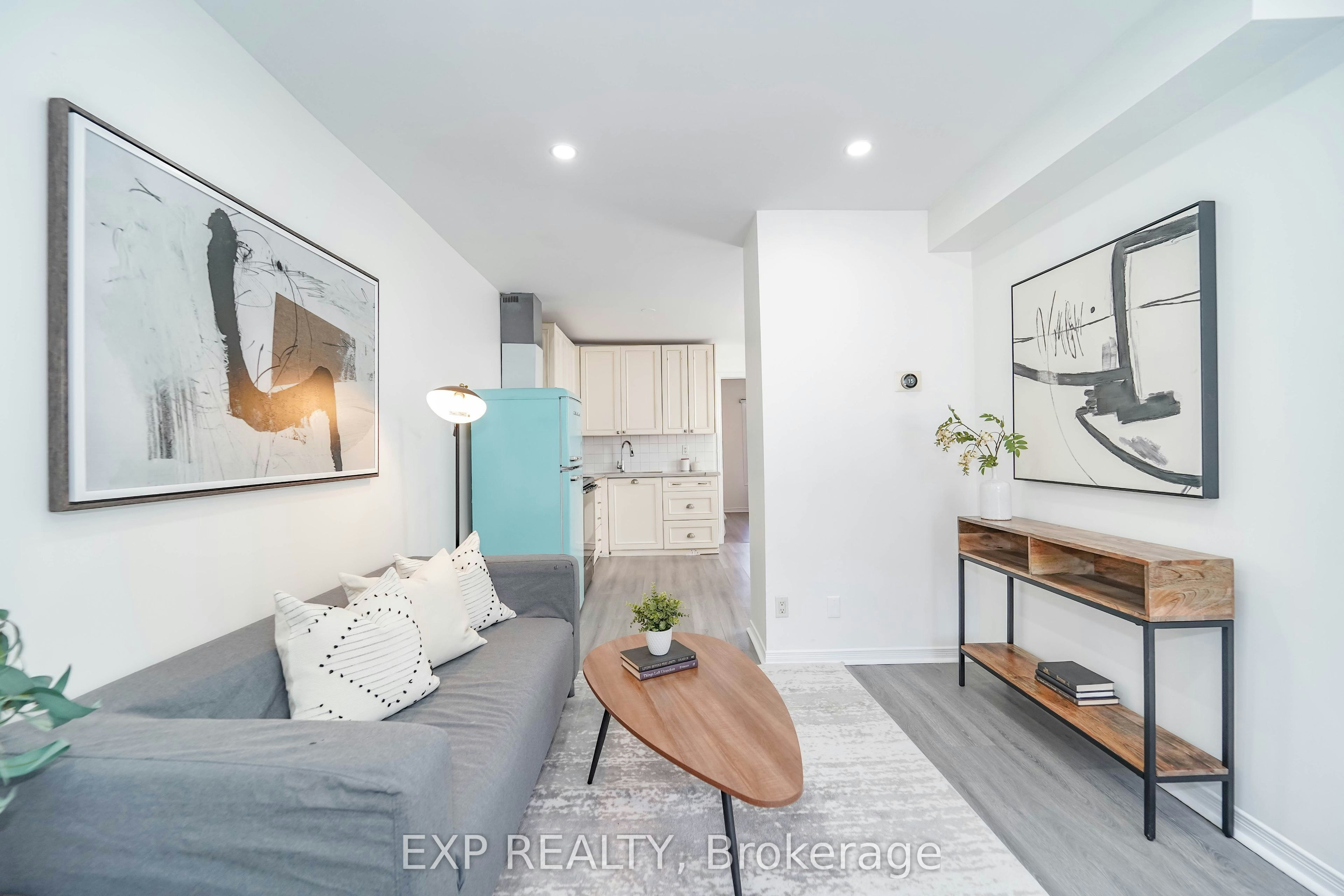Upper-47 Greendale Avenue, Toronto, ON, M6N 4P4 - 3