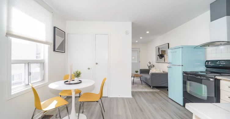 Upper-47 Greendale Avenue, Toronto, ON, M6N 4P4 - 6