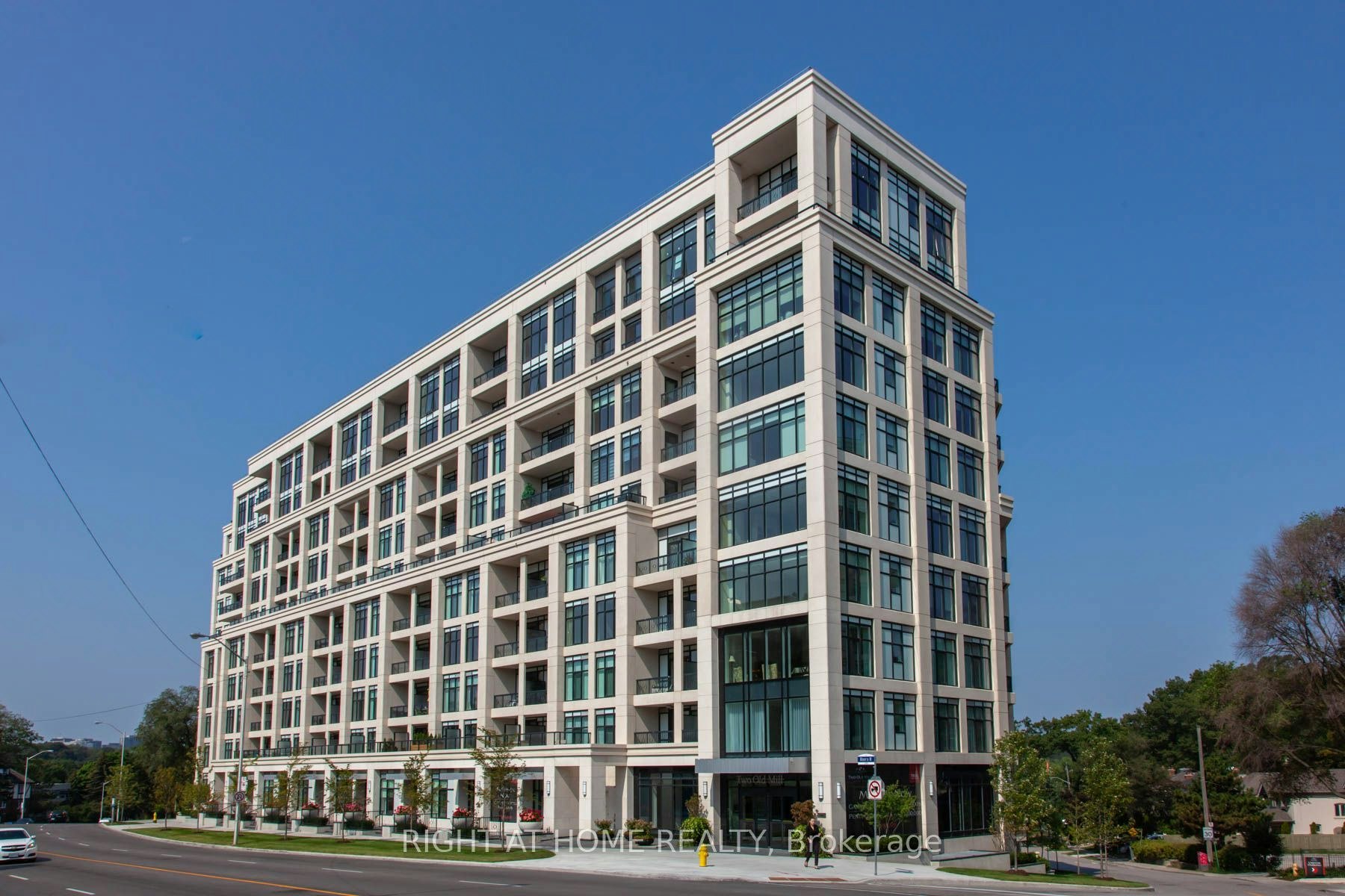 404-2 Old Mill Drive, Toronto, ON, M6S 0A2