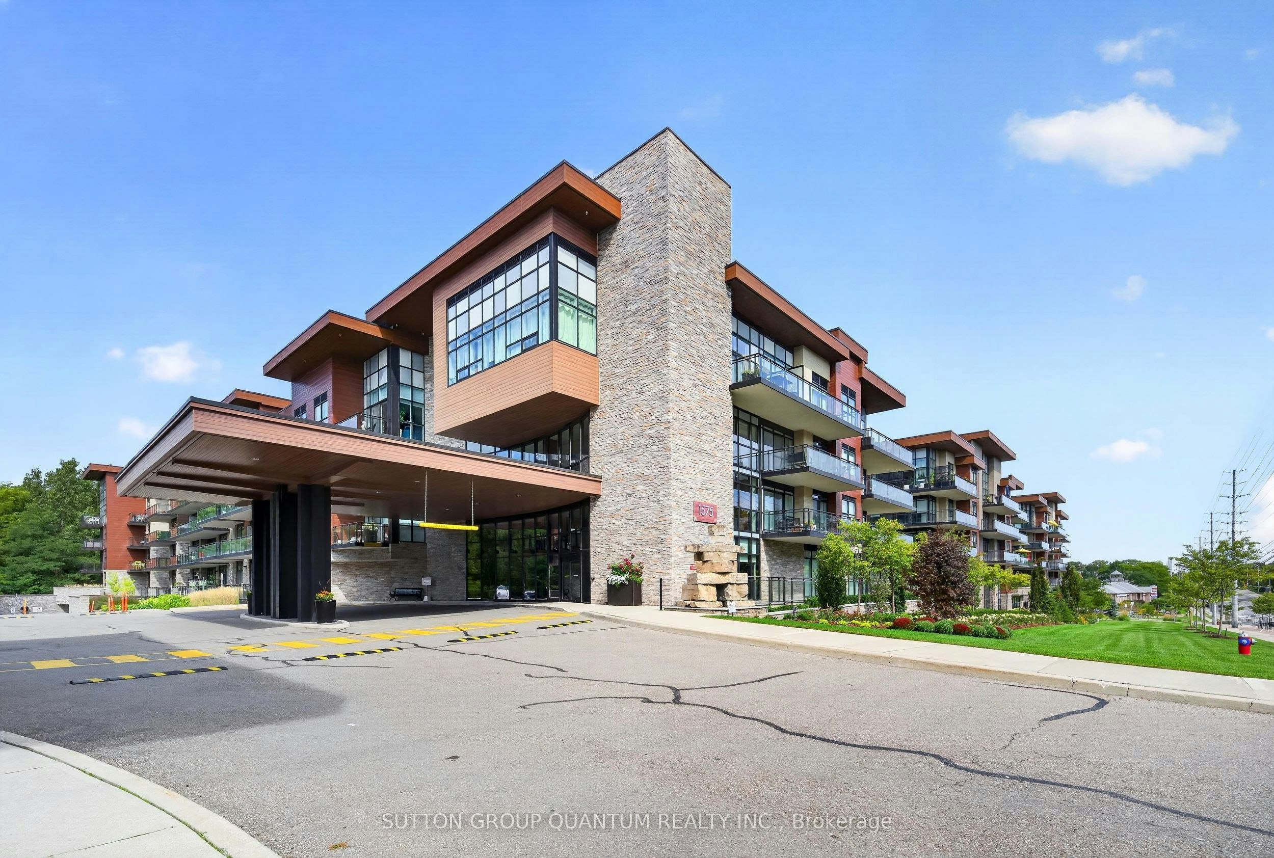 163-1575 Lakeshore Road, Mississauga, ON, L5J 0B1
