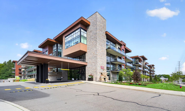 163-1575 Lakeshore Road