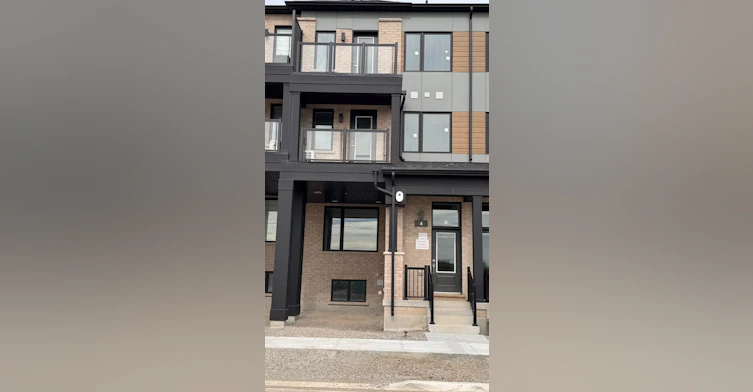 4 Twinflower Way, Brampton, ON, L7A 5N1 - 2