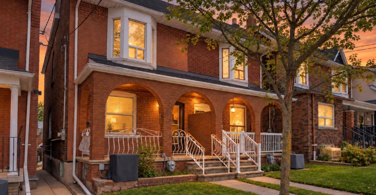 35 Day Avenue, Toronto, ON, M6E 3V7