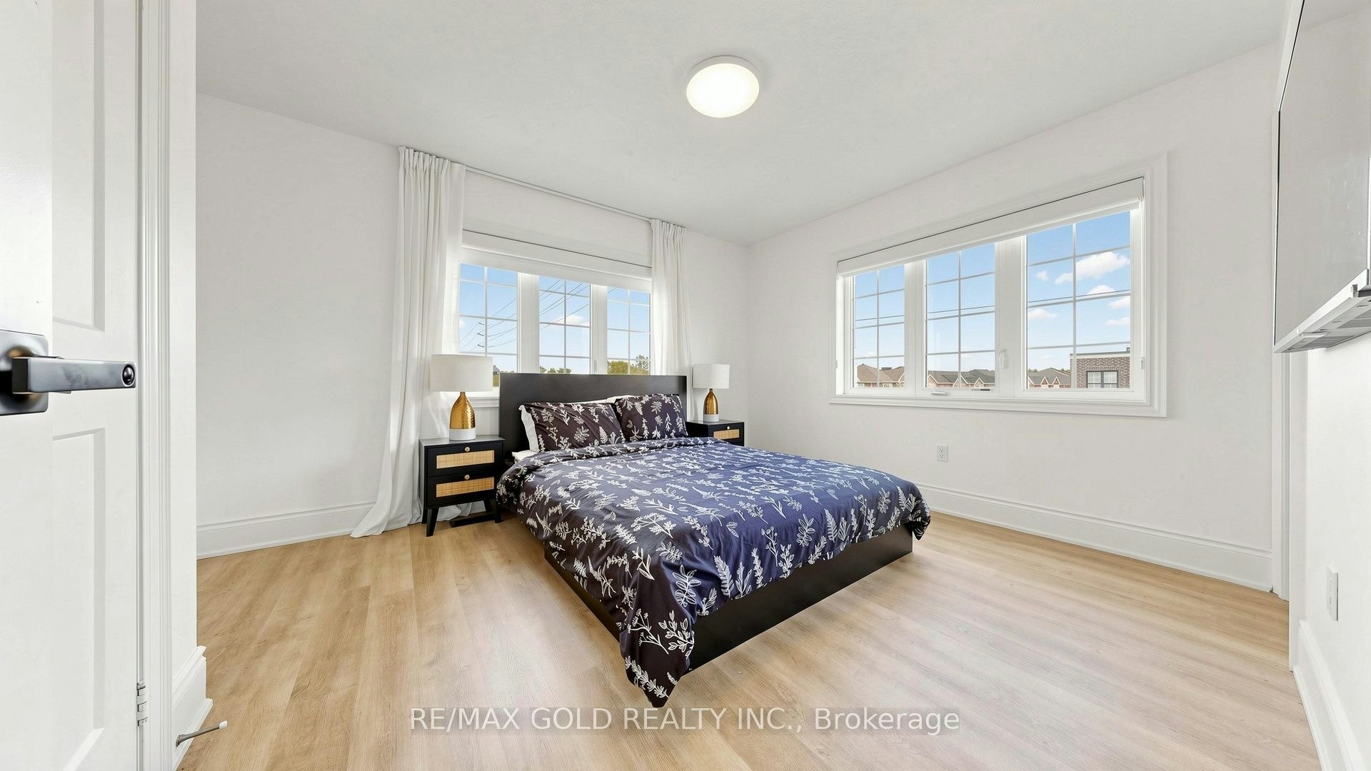 125 Burnhamthorpe Road E, Oakville, ON, L6H 3R4 - 33