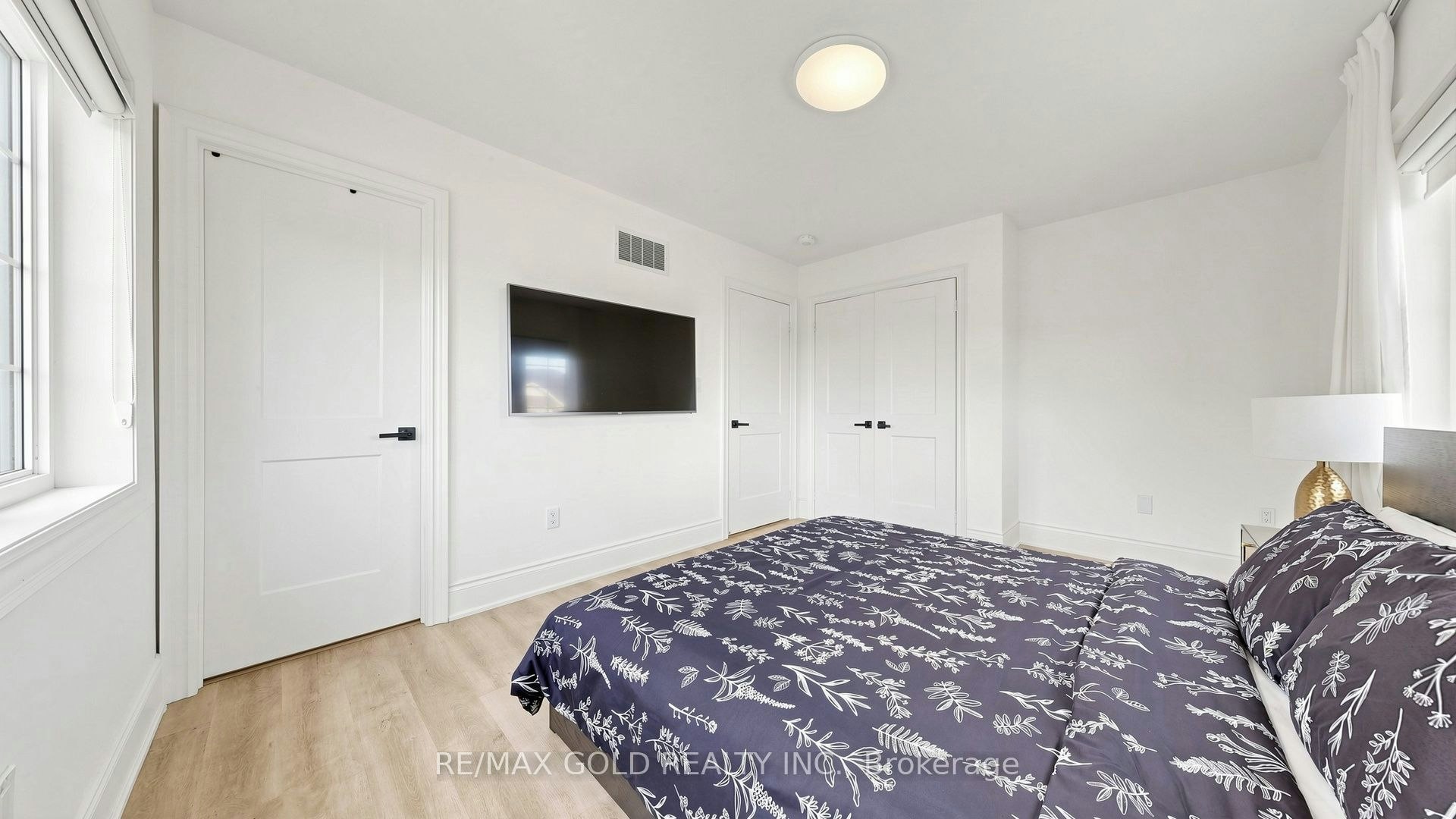125 Burnhamthorpe Road E, Oakville, ON, L6H 3R4 - 35