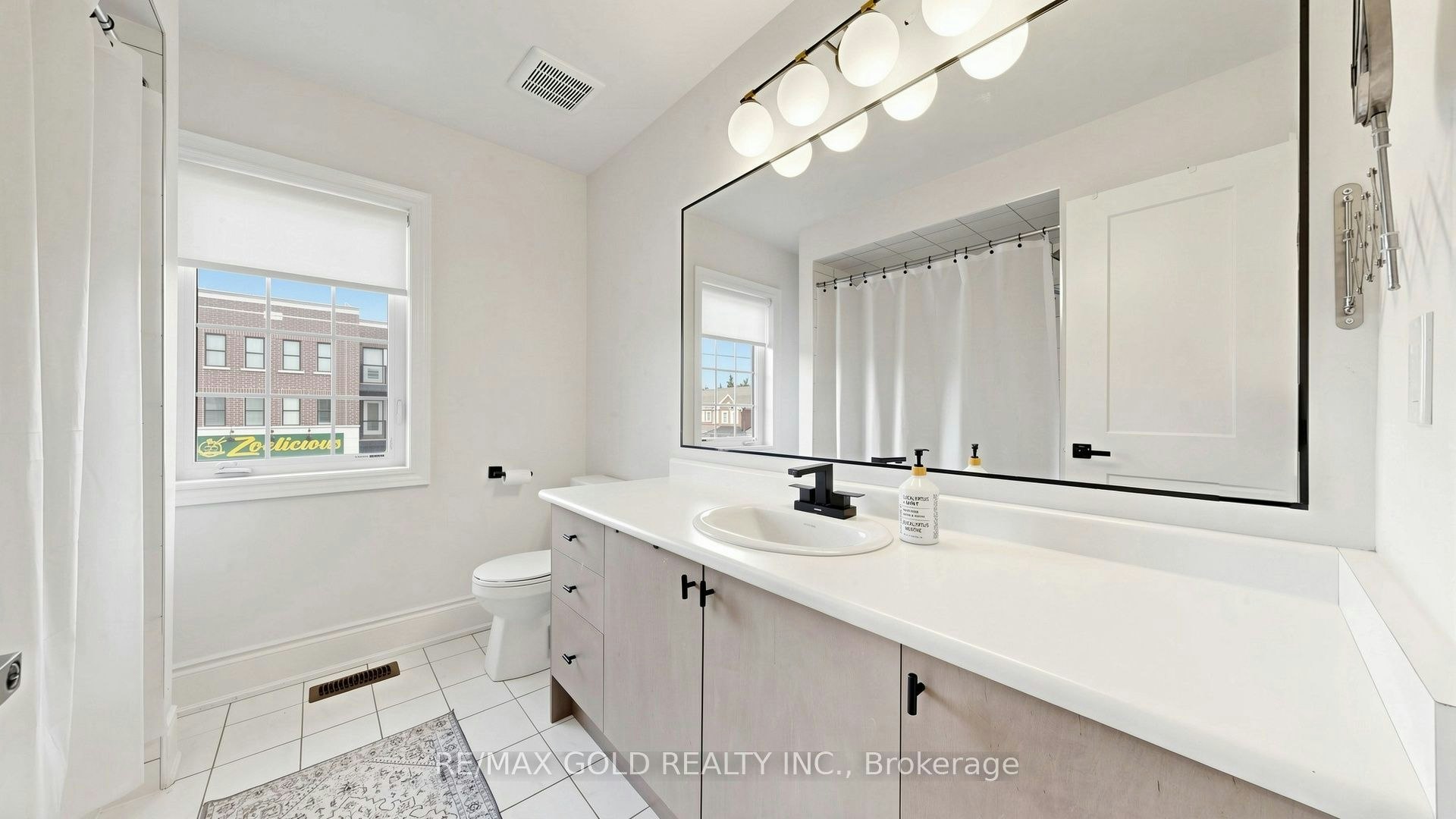 125 Burnhamthorpe Road E, Oakville, ON, L6H 3R4 - 32