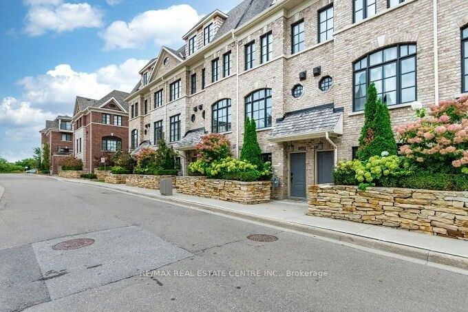 2034 Queensborough Gate, Mississauga, ON, L5M 0X9 - 2