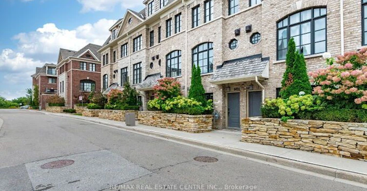 2034 Queensborough Gate, Mississauga, ON, L5M 0X9 - 2