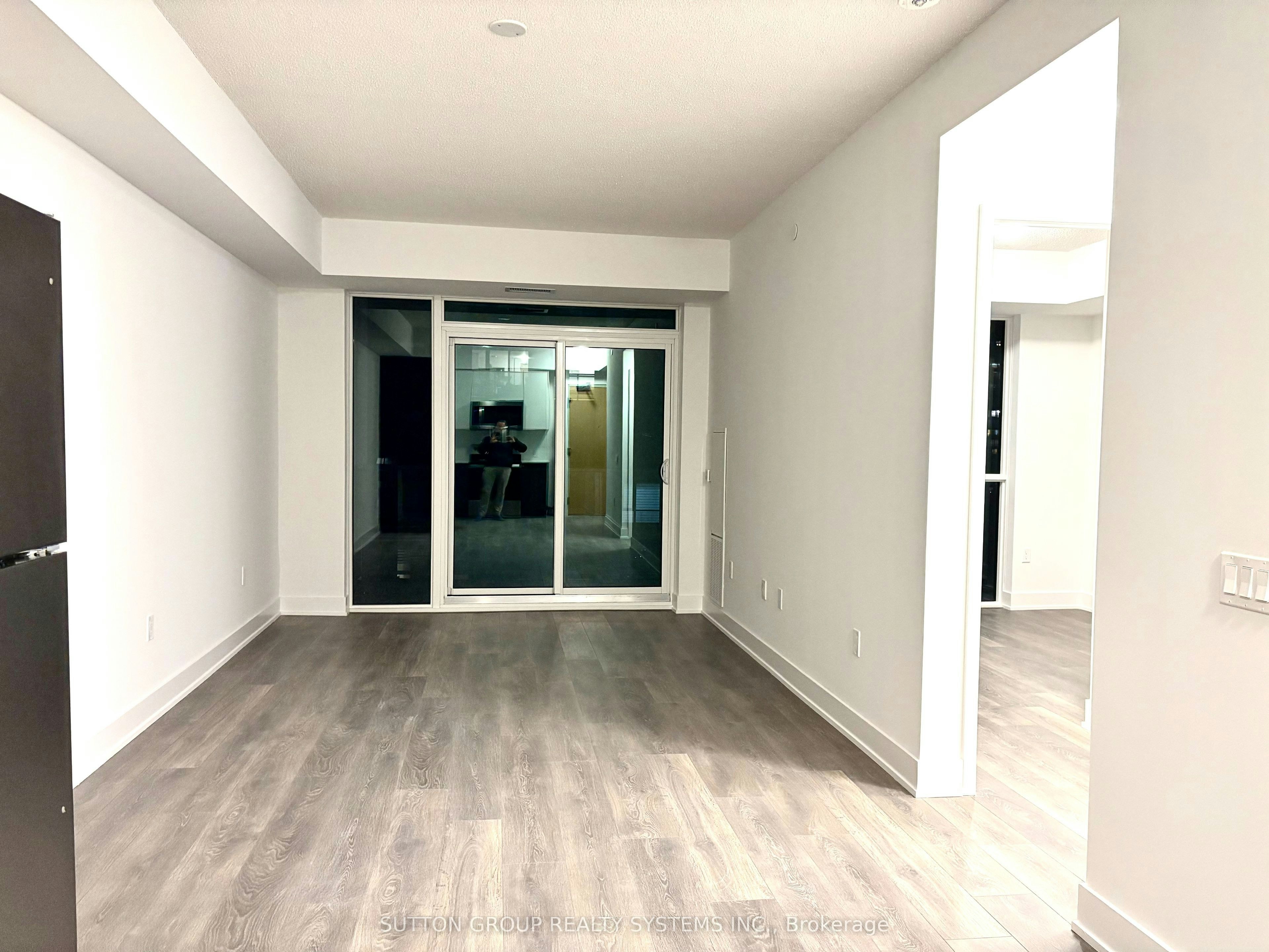 903-204 Burnhamthorpe Road E, Mississauga, ON, L5A 0B3 - 3