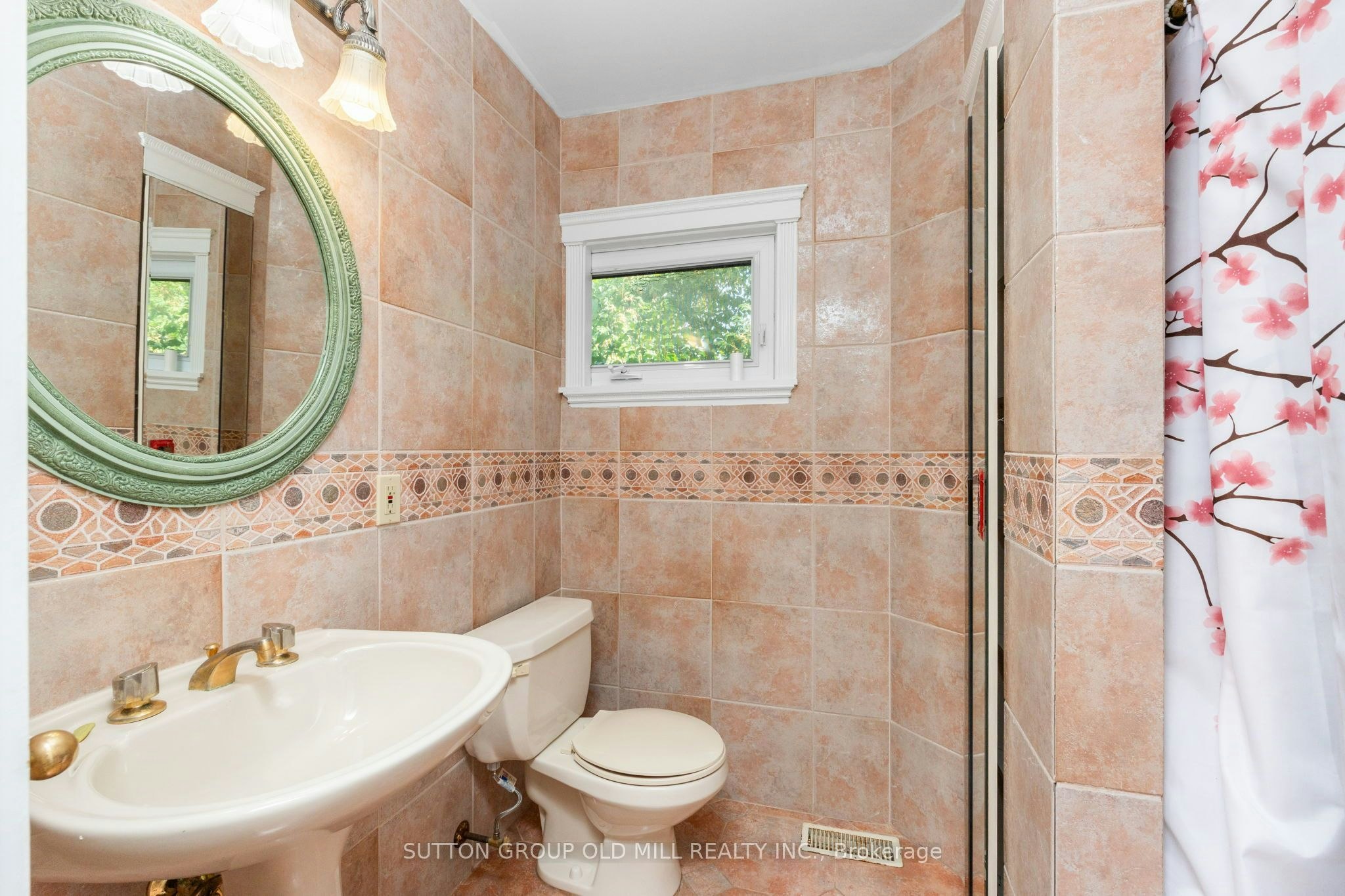 2 Leita Court, Toronto, ON, M9A 4W2 - 19