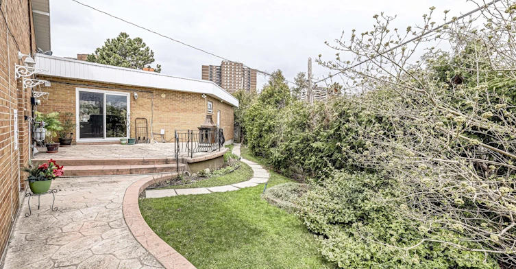 2 Leita Court, Toronto, ON, M9A 4W2 - 22