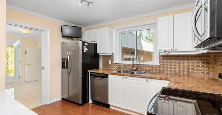 2 Leita Court, Toronto, ON, M9A 4W2 - 10