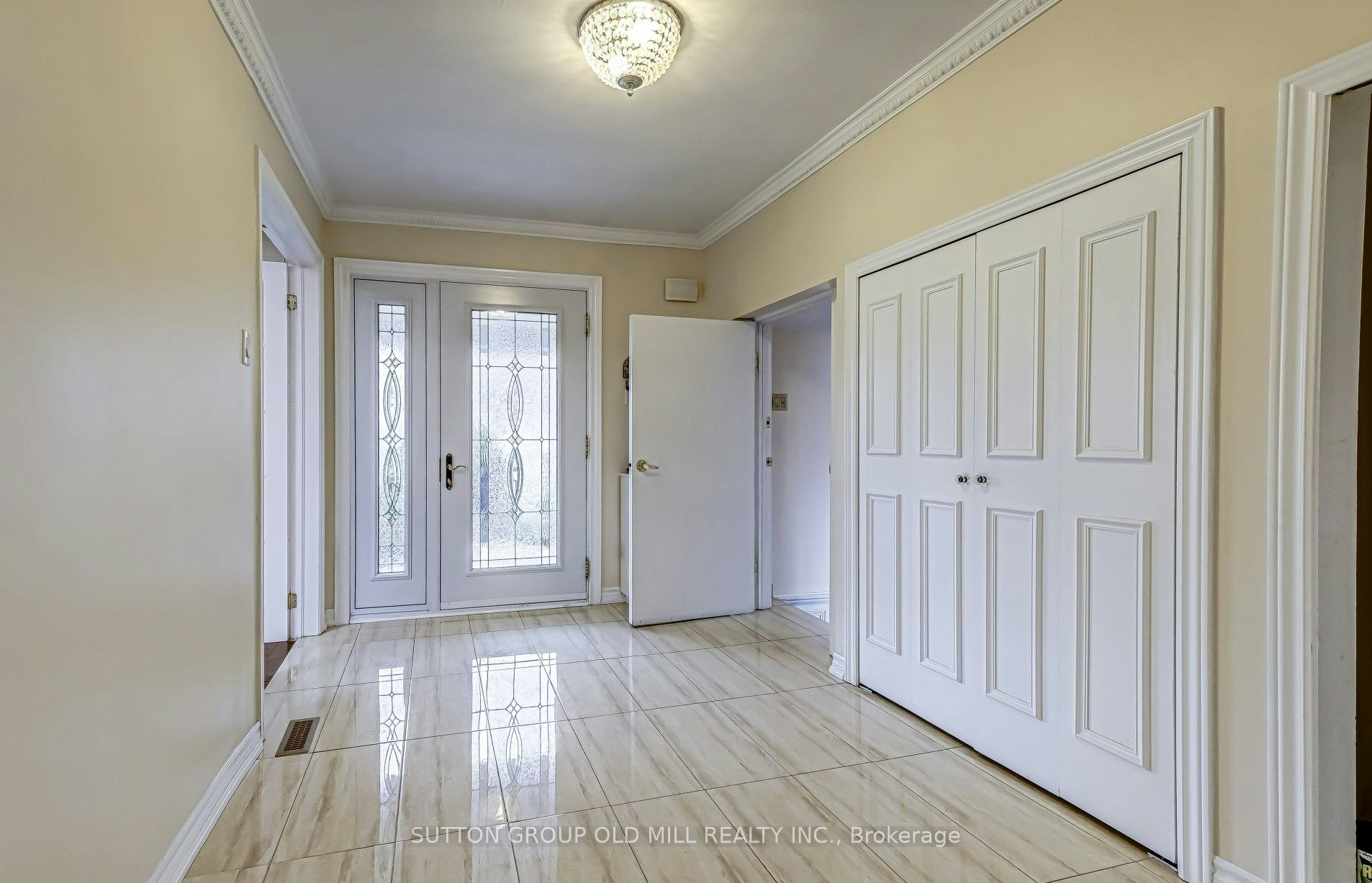 2 Leita Court, Toronto, ON, M9A 4W2 - 3