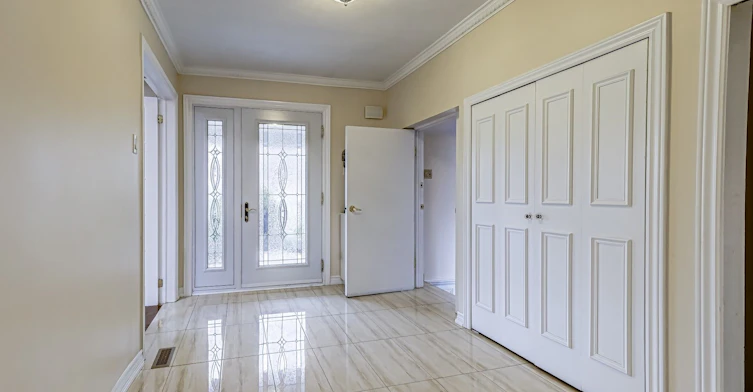 2 Leita Court, Toronto, ON, M9A 4W2 - 3