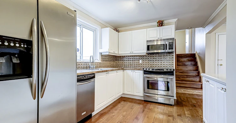 2 Leita Court, Toronto, ON, M9A 4W2 - 9