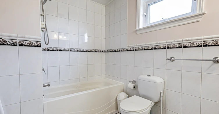 2 Leita Court, Toronto, ON, M9A 4W2 - 16