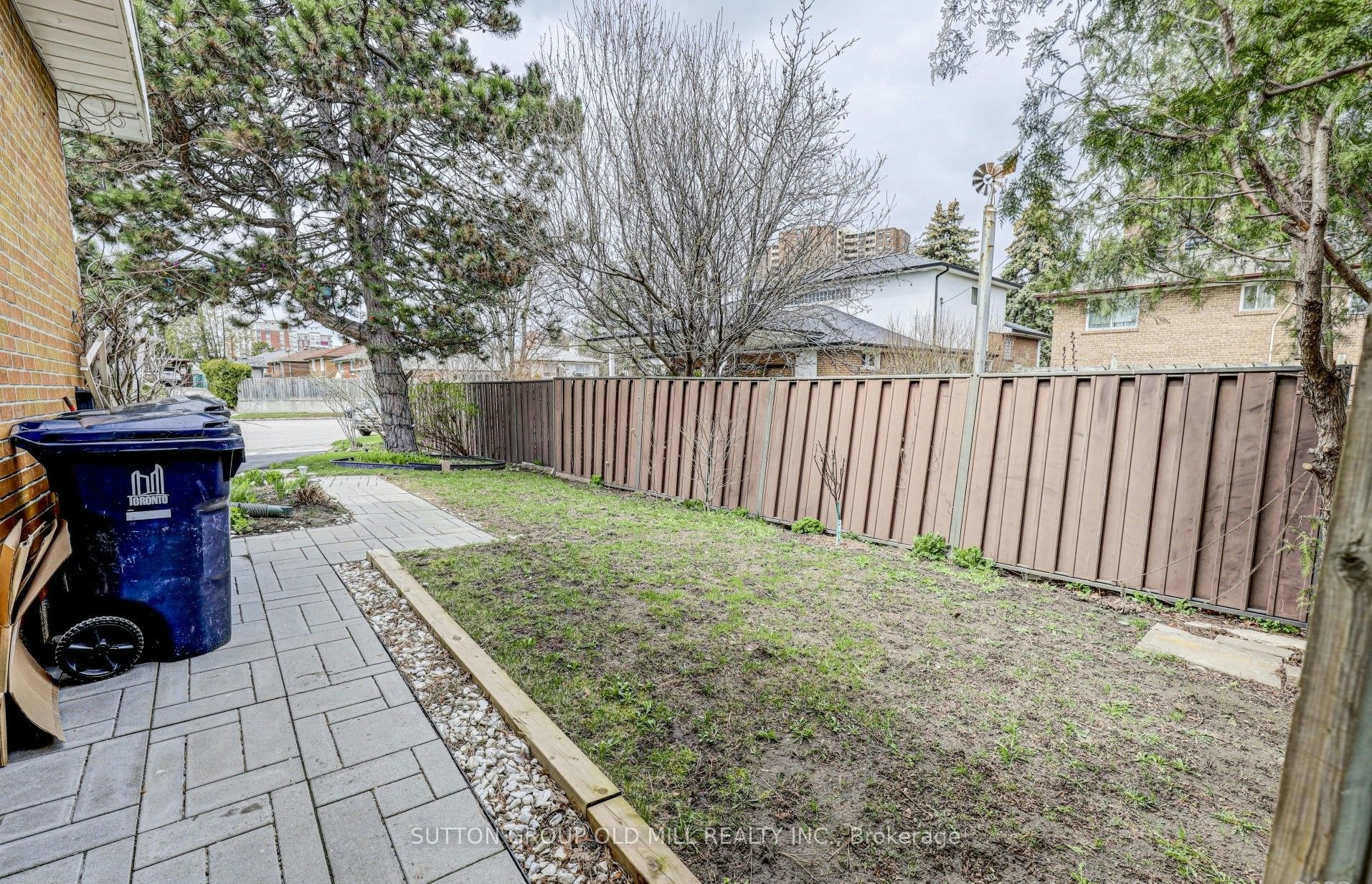 2 Leita Court, Toronto, ON, M9A 4W2 - 21