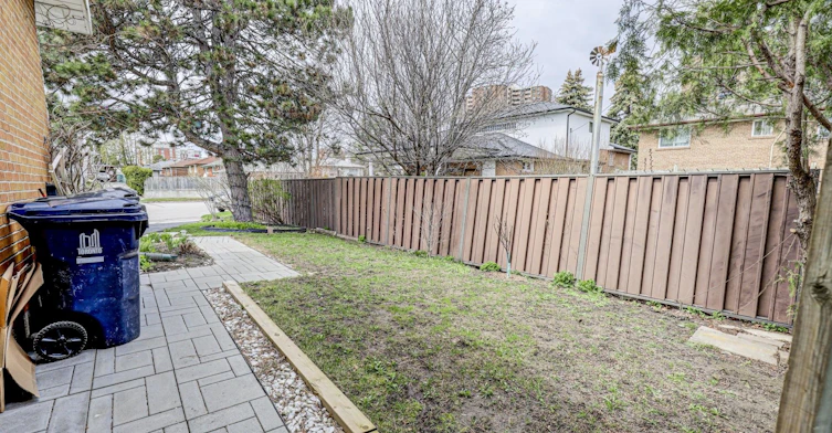 2 Leita Court, Toronto, ON, M9A 4W2 - 21