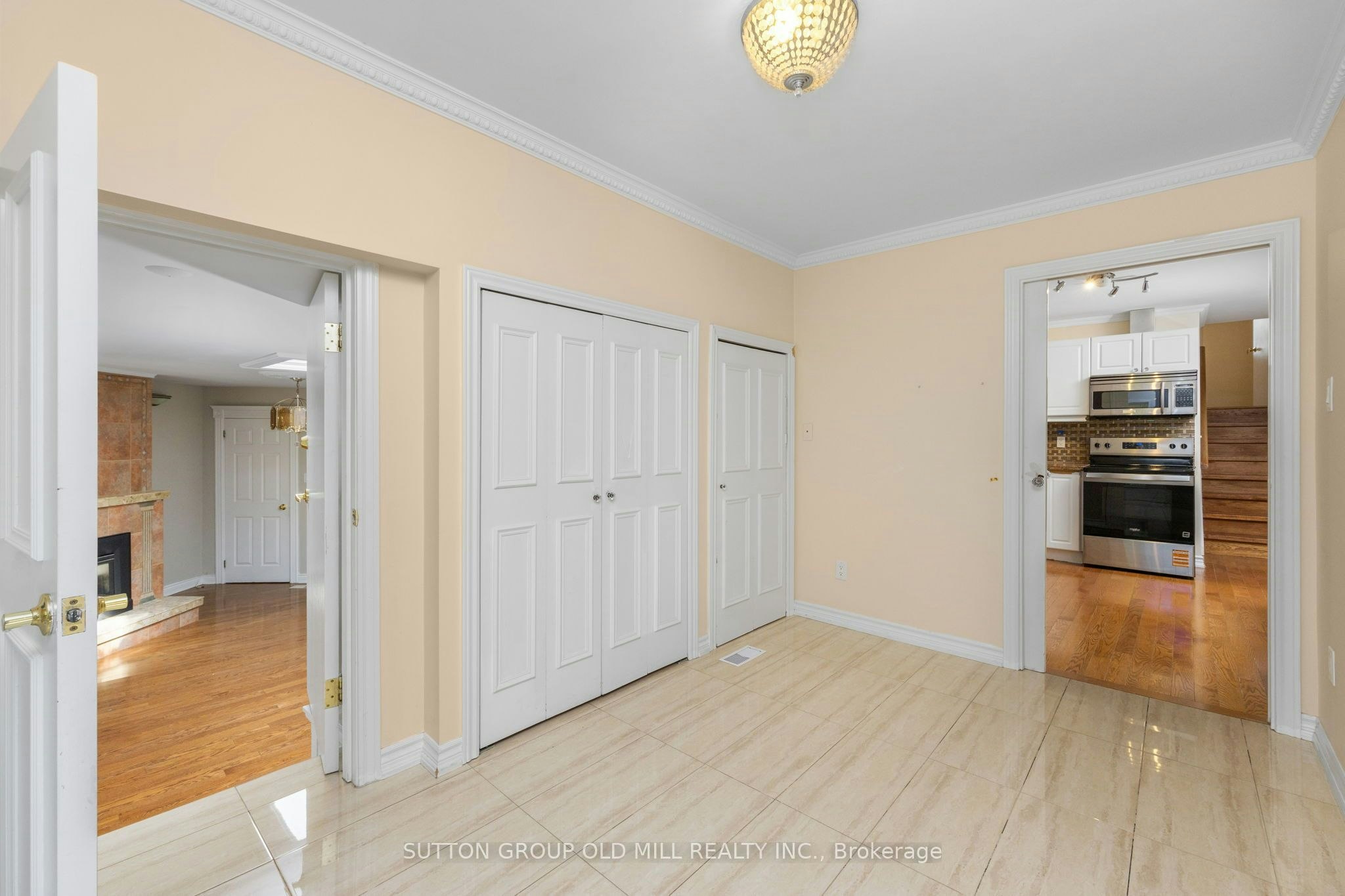 2 Leita Court, Toronto, ON, M9A 4W2 - 4